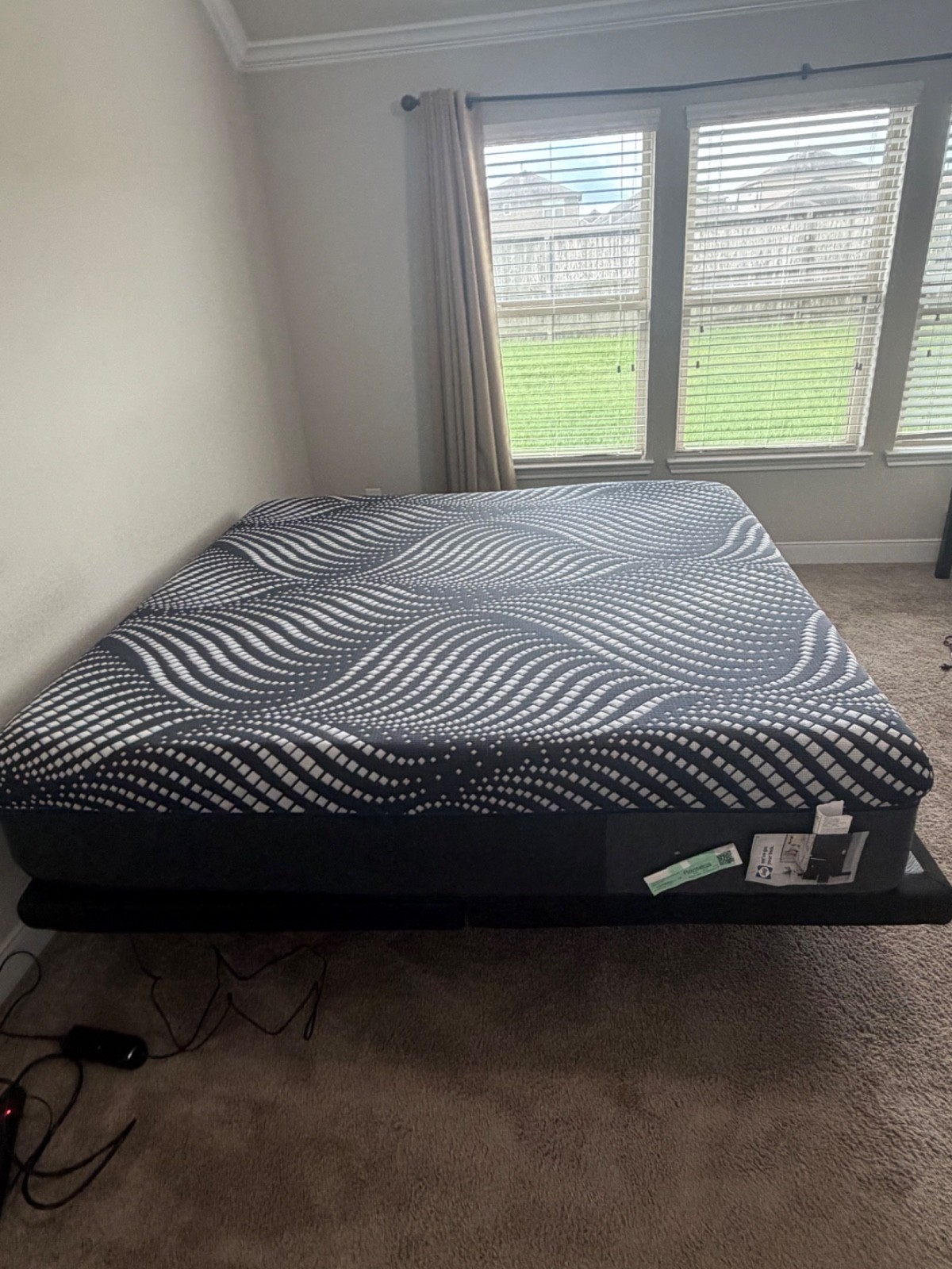 King Mattress & Adjustable Base – Sealy High Point Hybrid