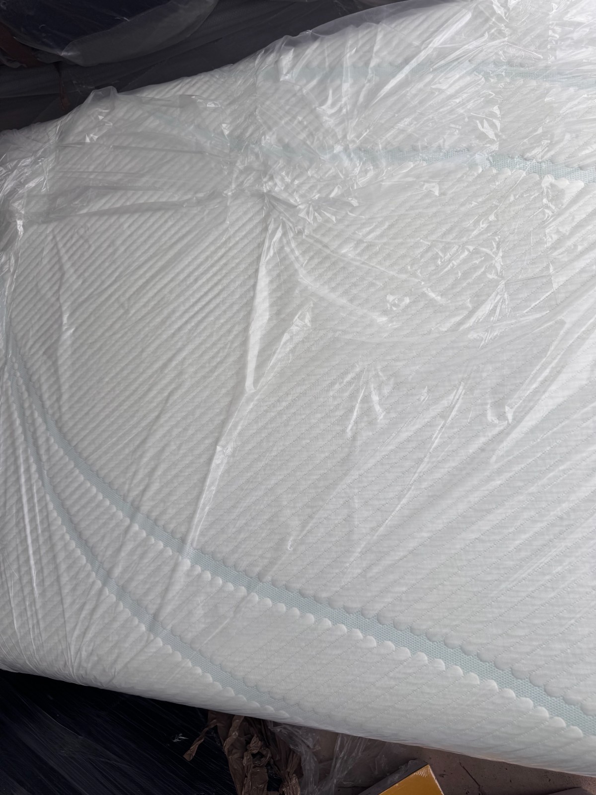 Tempur-pedic mattress Pro Adapt Medium Hybrid Twin ex-display.