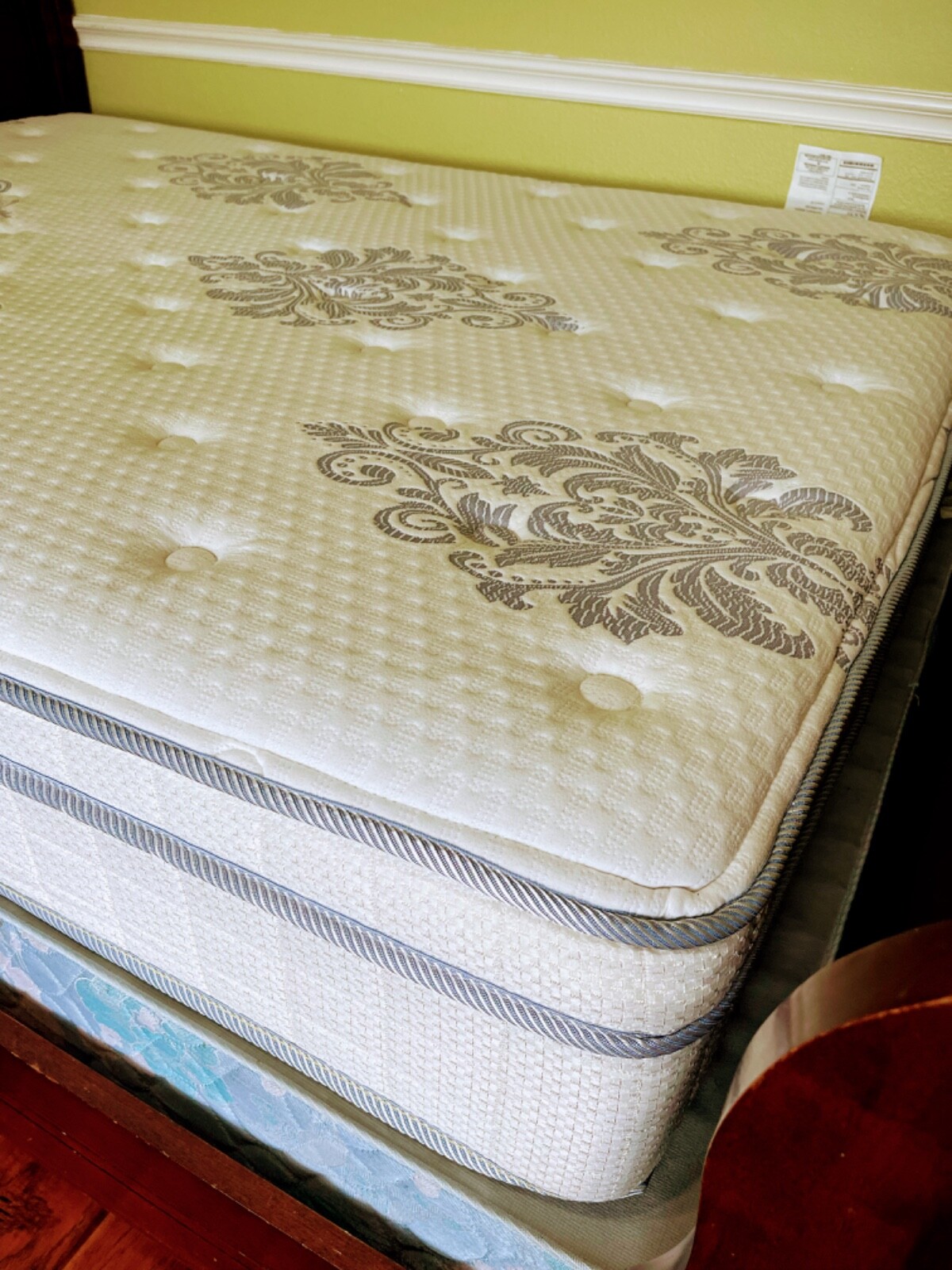 Queen Mattress in Good condition