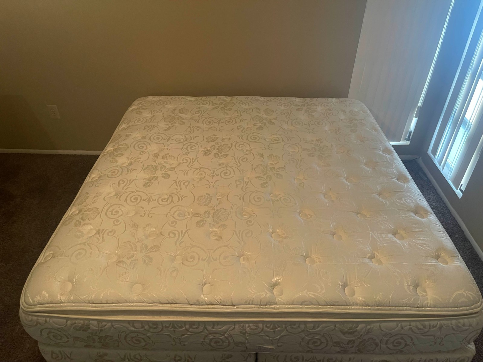 (PICK UP ONLY) USED KING SIZE MATTRESS WITH BOX SPRING