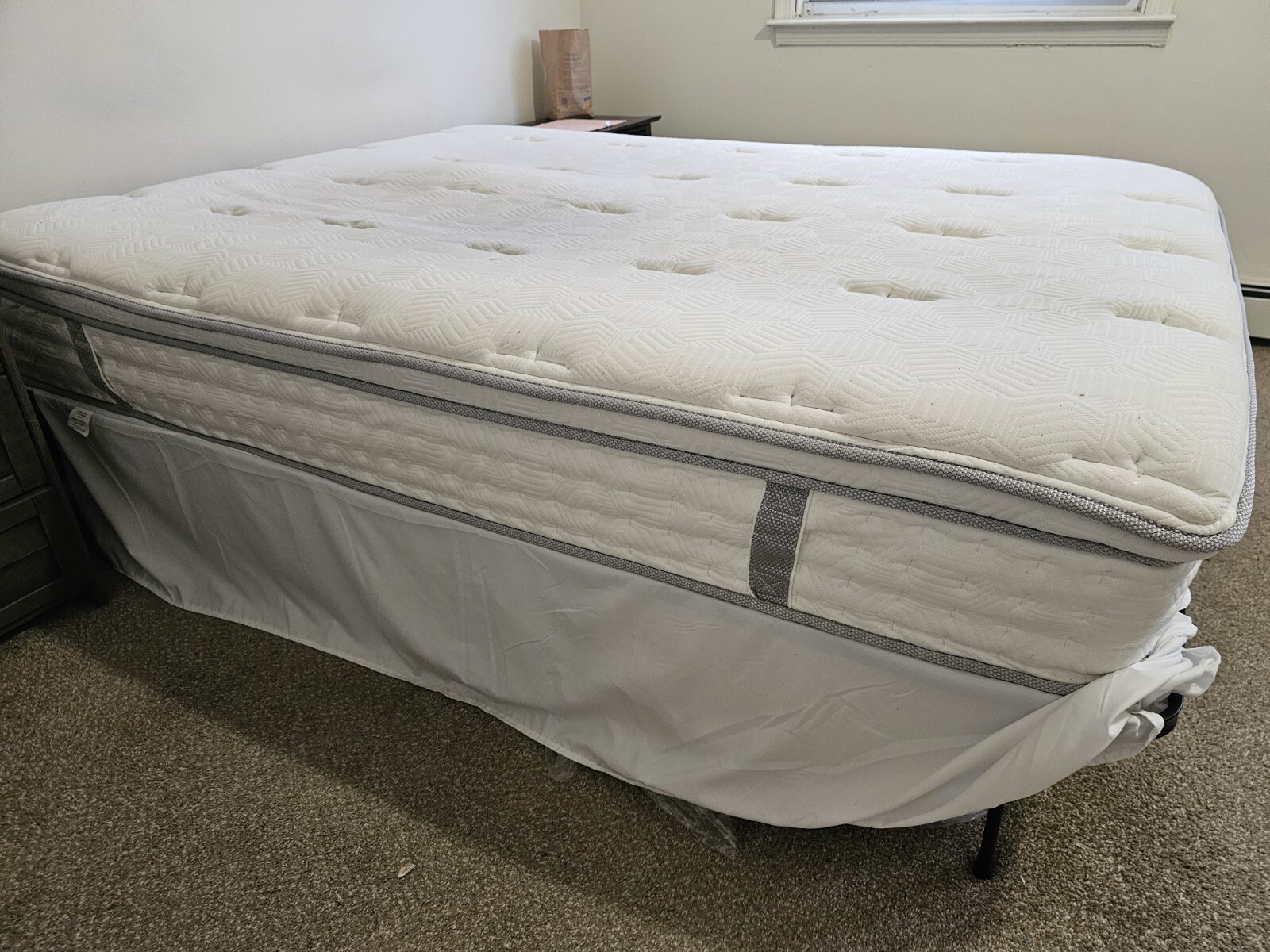 Night Therapy i Coil 12 Inch Euro box Top Spring Queen Mattress