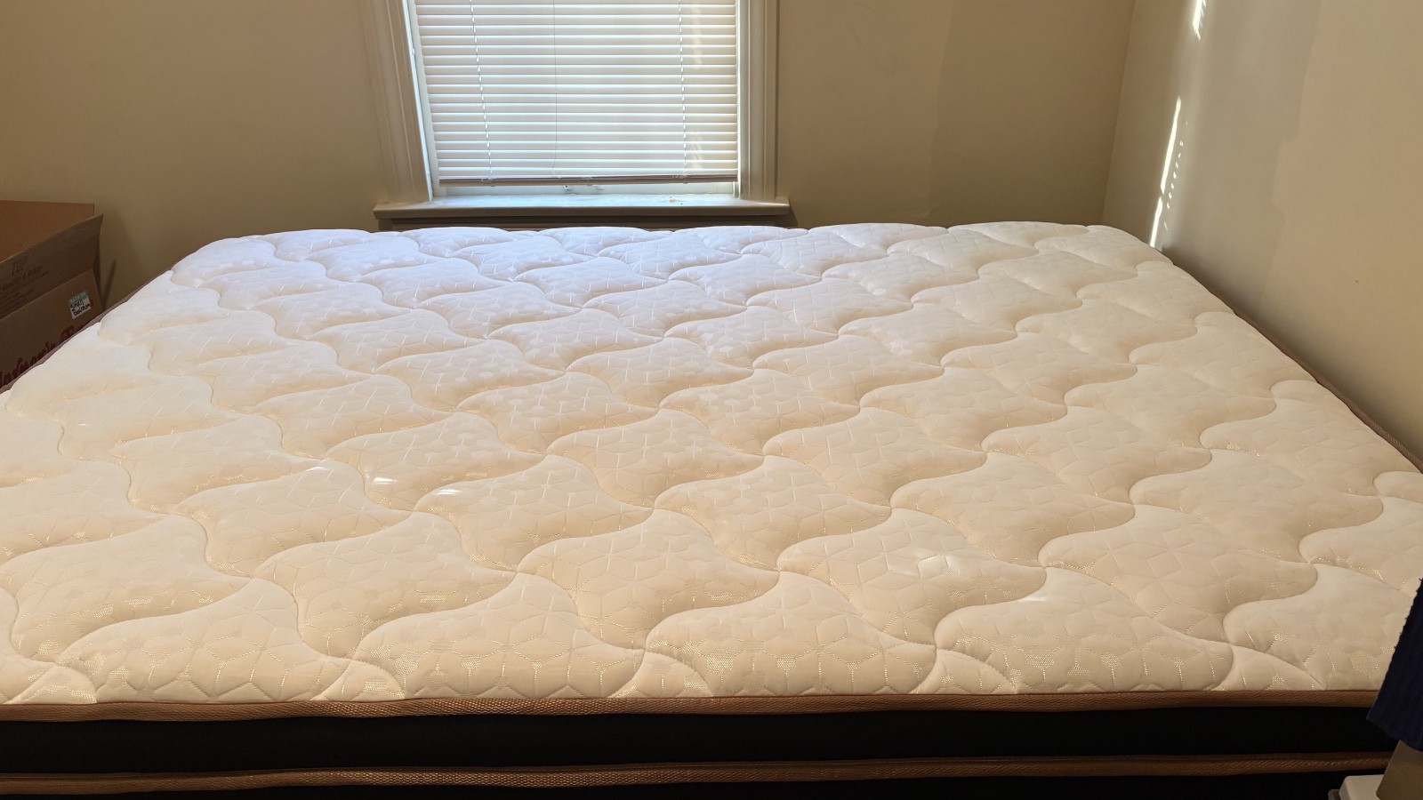 Mattress Firm Adjustable Base with Remote & Queen Hybrid Cooling Mattress
