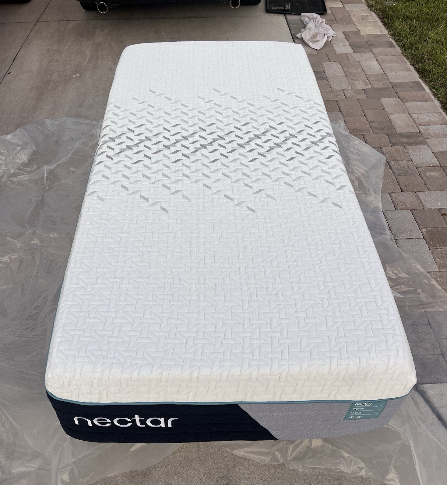 Nectar Twin Memory Foam Mattress Medium Firm Cooling Technology White/Black