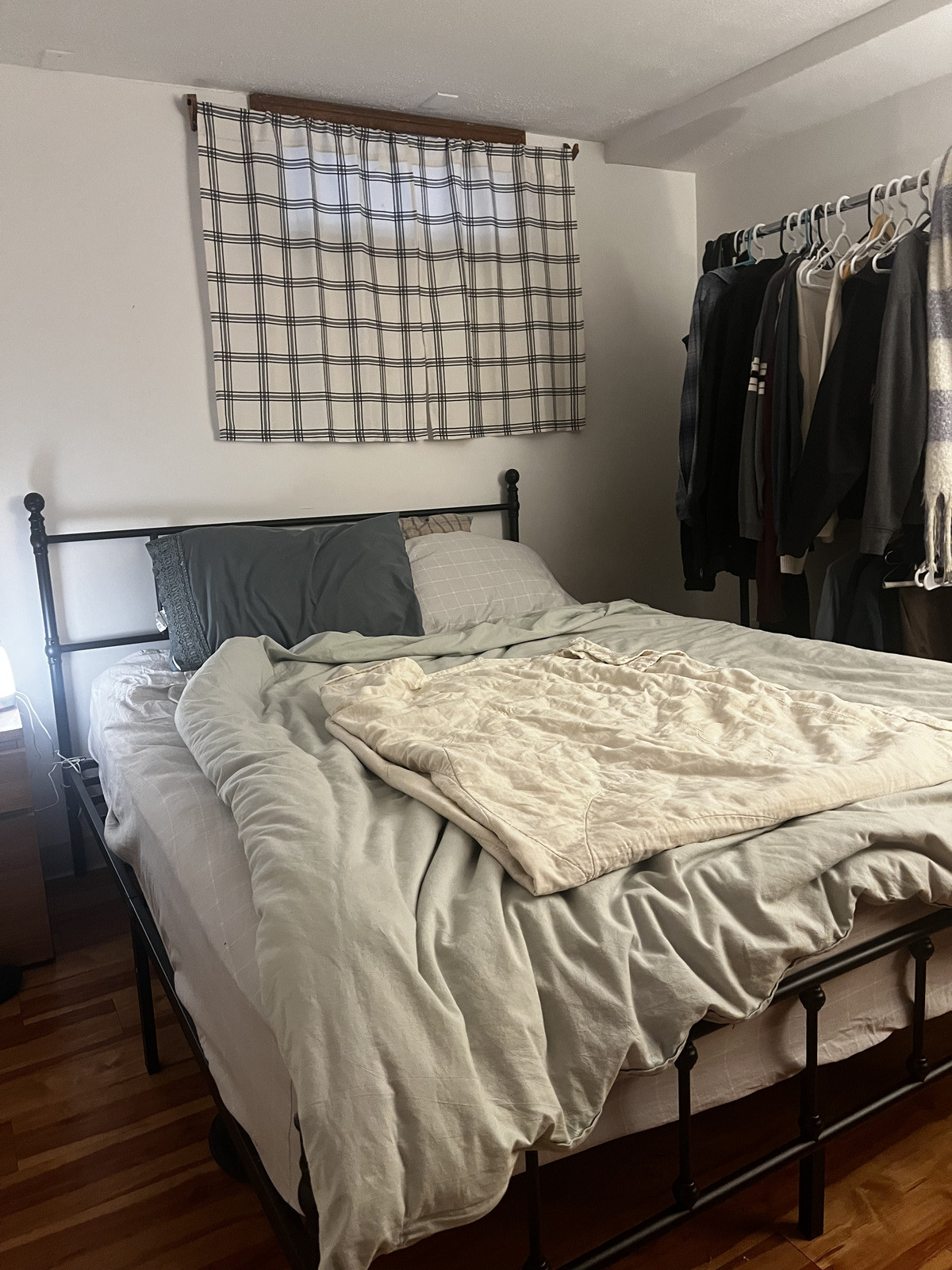 *BARELY USED – HYBRID MATTRESS AT A GOOD PRICE*