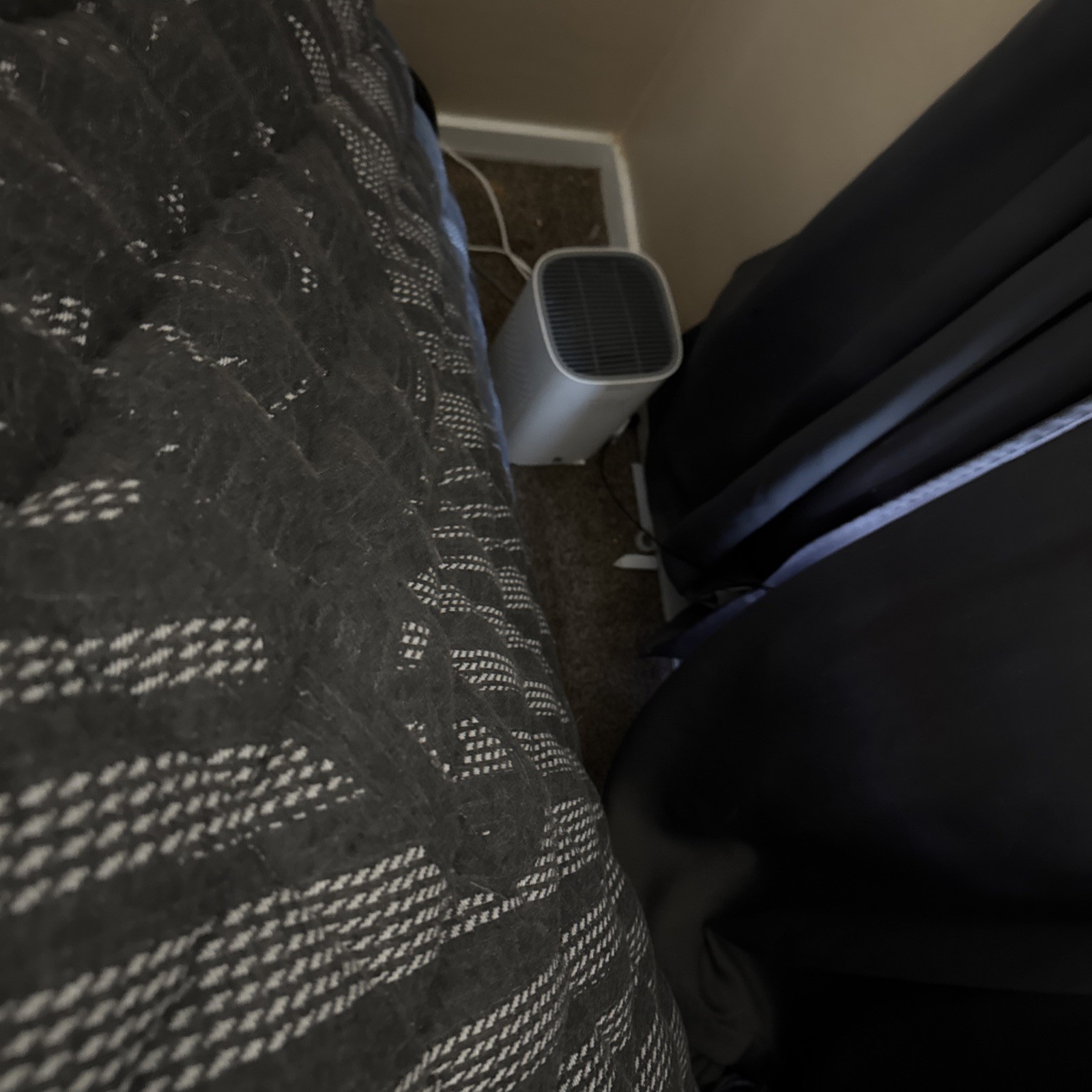 Raymour And Flanigan Queen, Size Bed, And Platform Bed Frame
