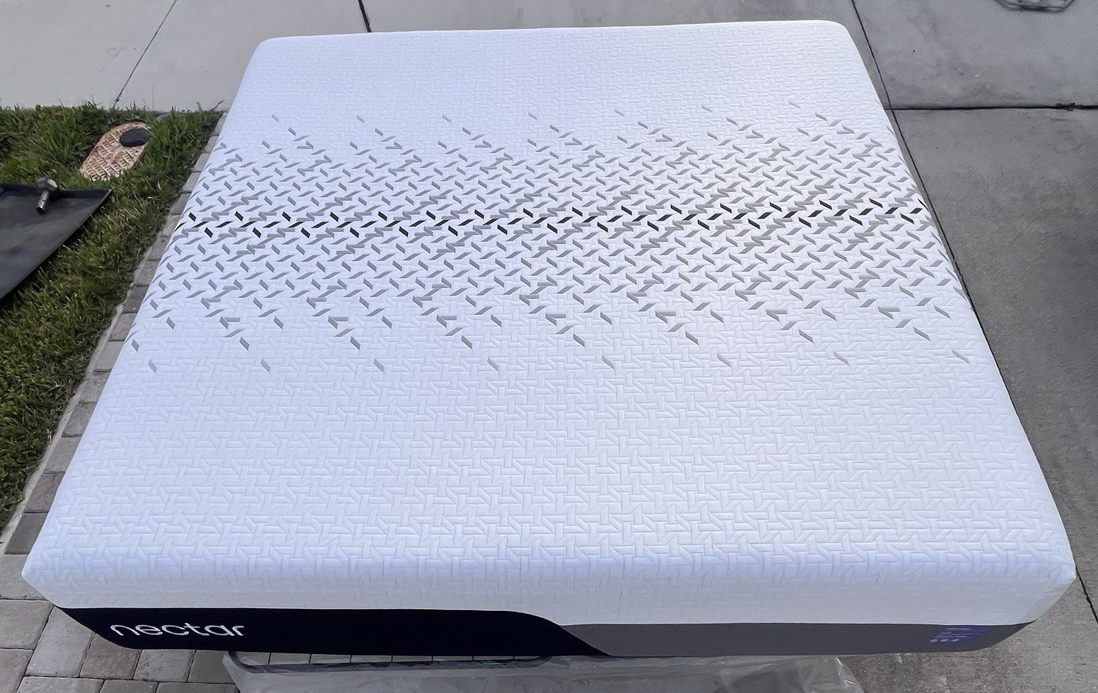 Nectar Luxe King Memory Foam Mattress Medium Firm Cooling White/Blue