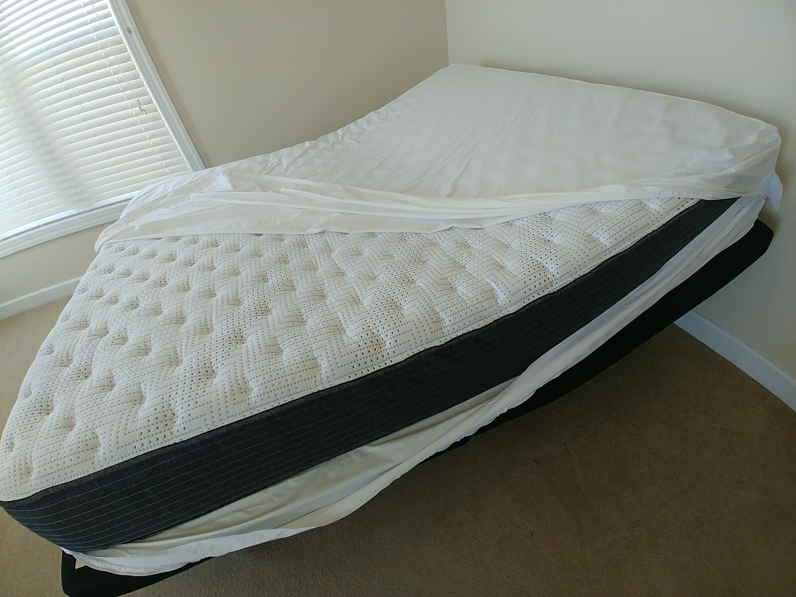 SEALY adjustable mattress base (head and foot adjustable) with remote control