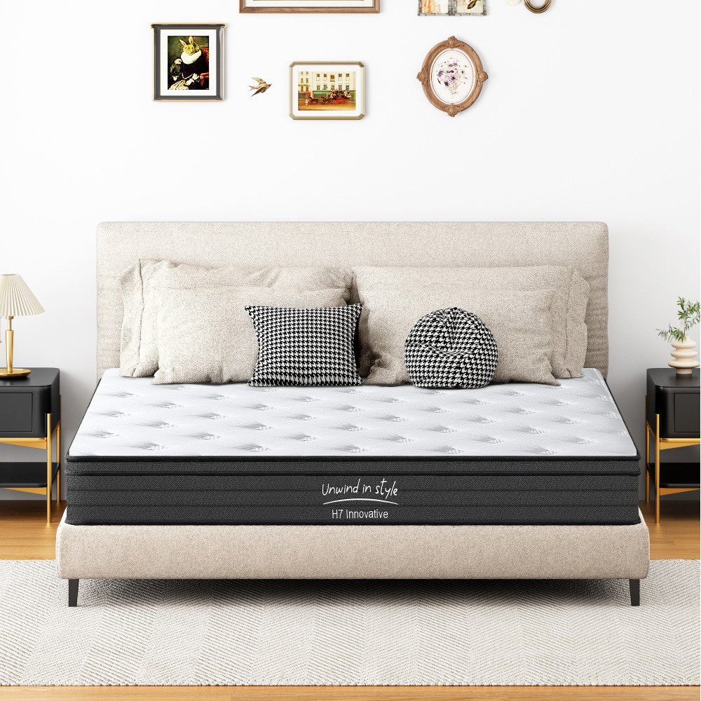 Mattress independent pocket spring system with cooling memory foam