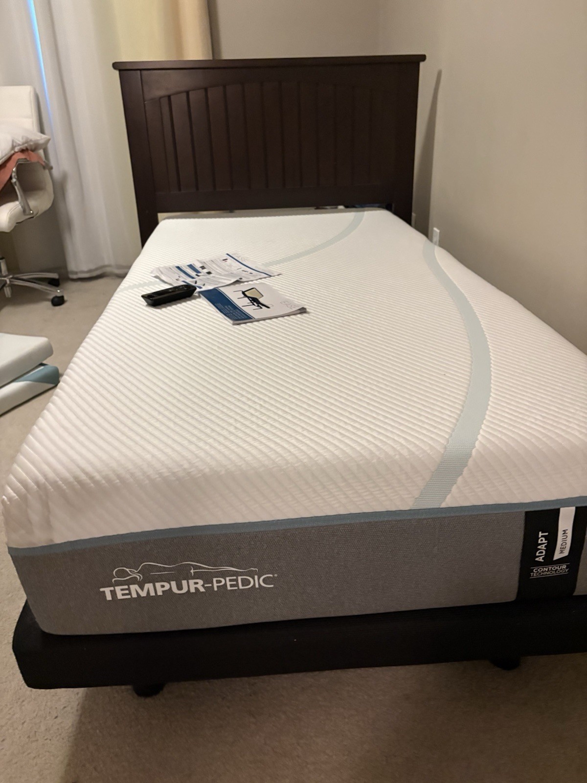 Tempur- Pedic Adapt with Ease Adjustable Base and Headboard size Twin XL Medium