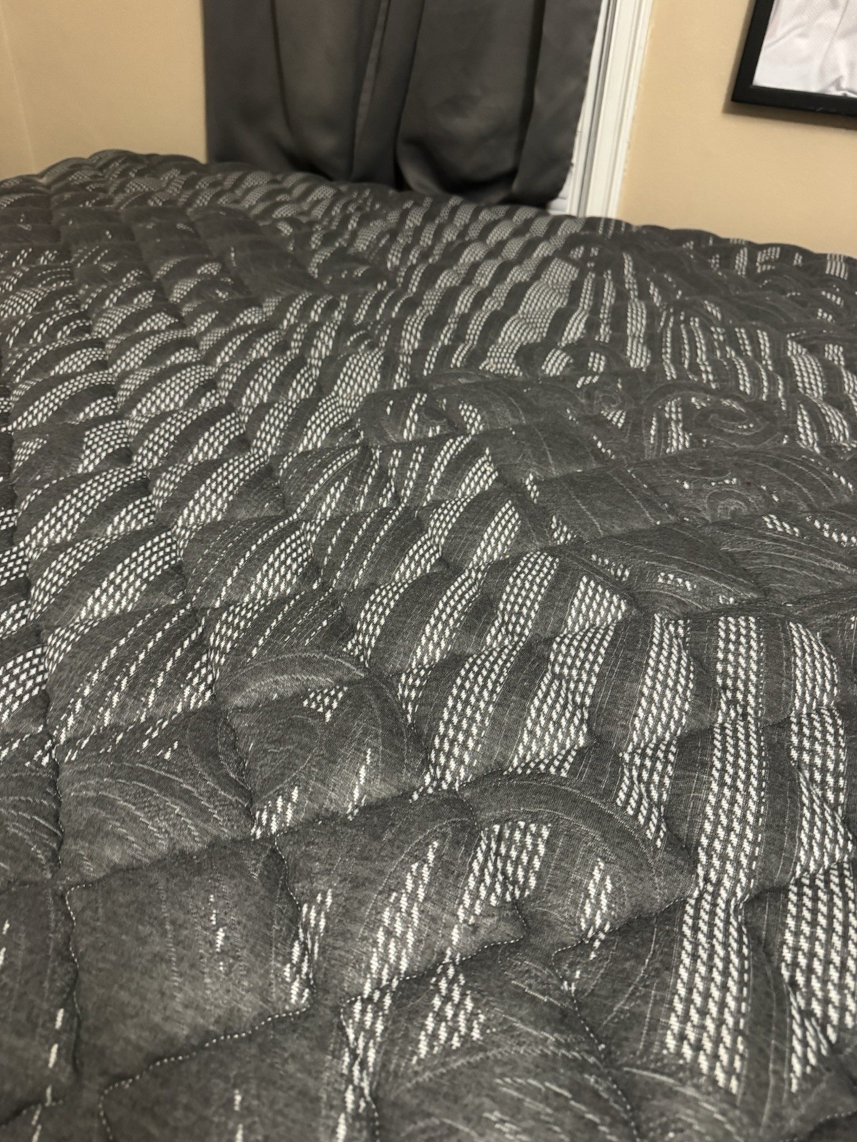 Raymour And Flanigan Queen, Size Bed, And Platform Bed Frame