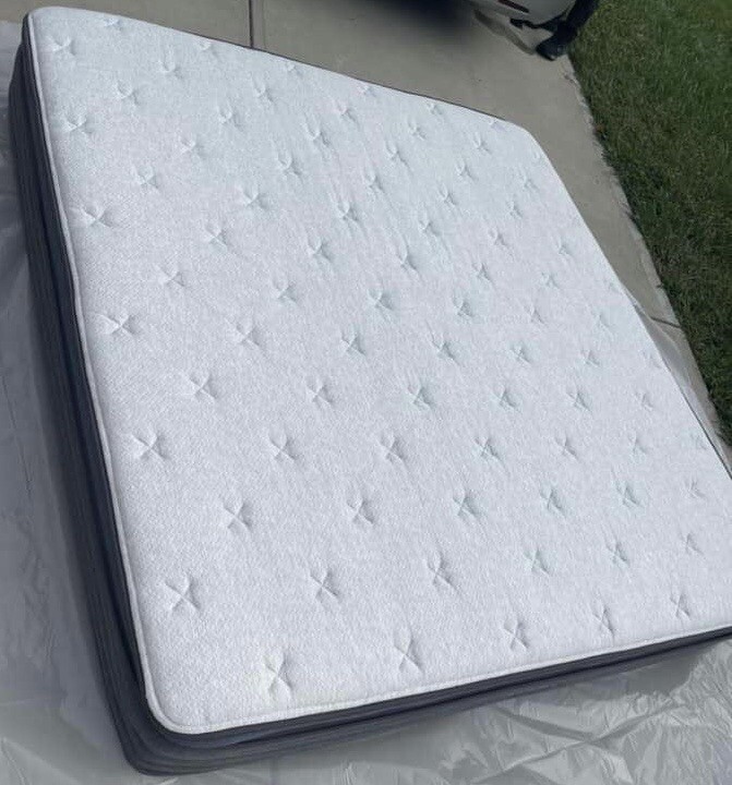 King Mattress Helix Midnight Luxe Hybrid Pillow Top Luxury Hotel Feel