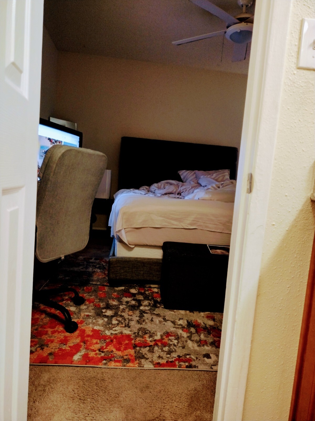 Queen size Bed with Mattress and Box Spring Included – PRICED TO SELL