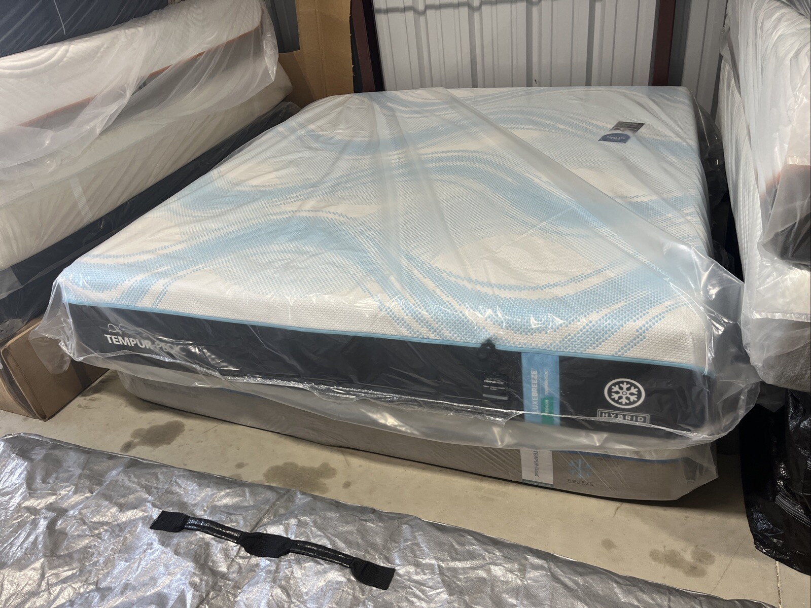 Tempurpedic LuxeBreeze Hybrid 2.0 Medium Queen Size Mattress+ProSmart Adjustable