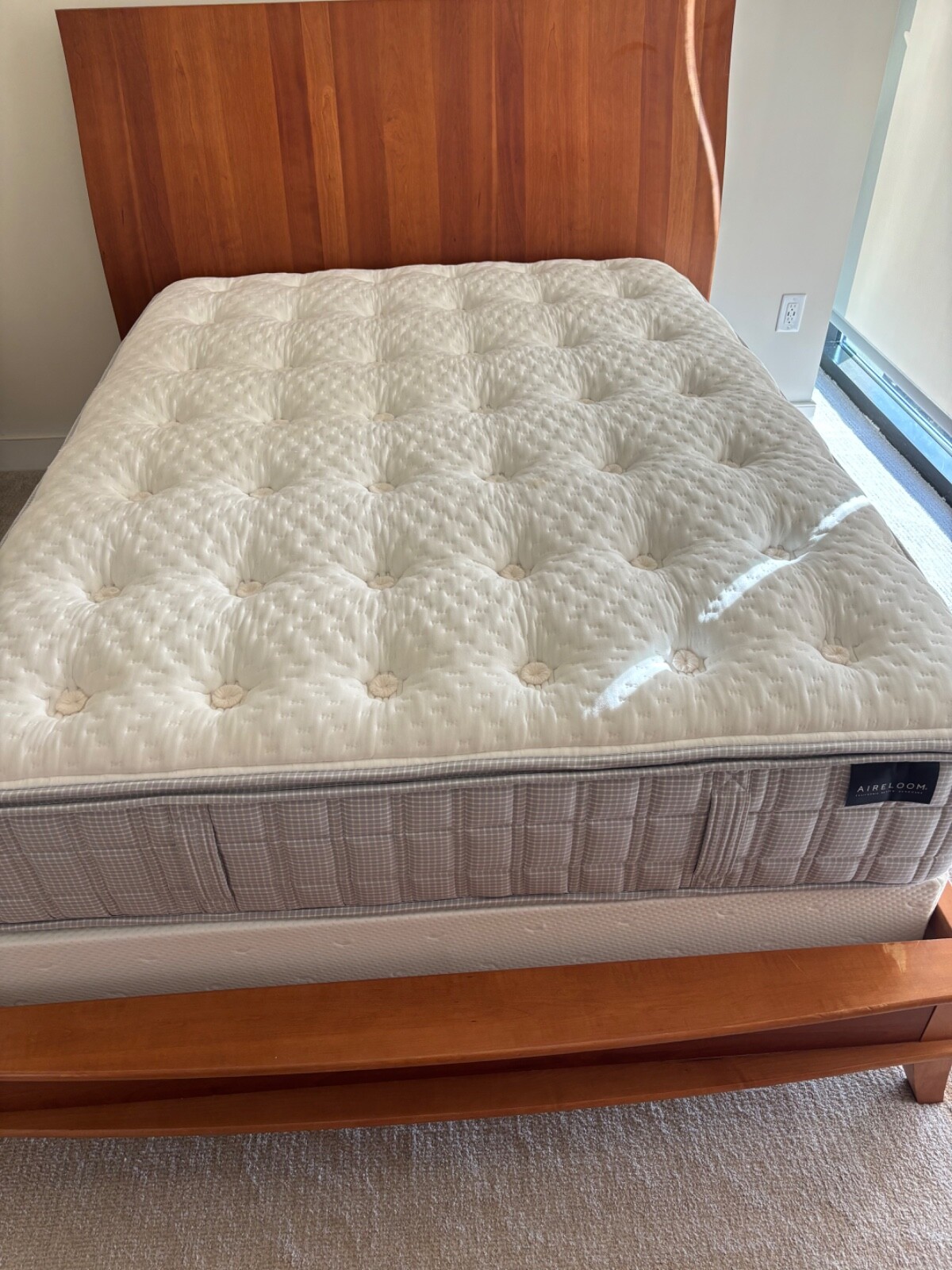 Gently used White Handmade California Design Queen Luxury Aireloom Mattress